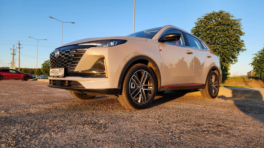 Changan CS55 тест сбоку спереди