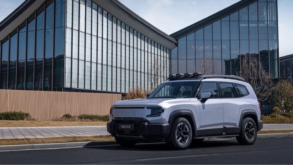 Changan Deepal 318 сбоку спереди голубой 