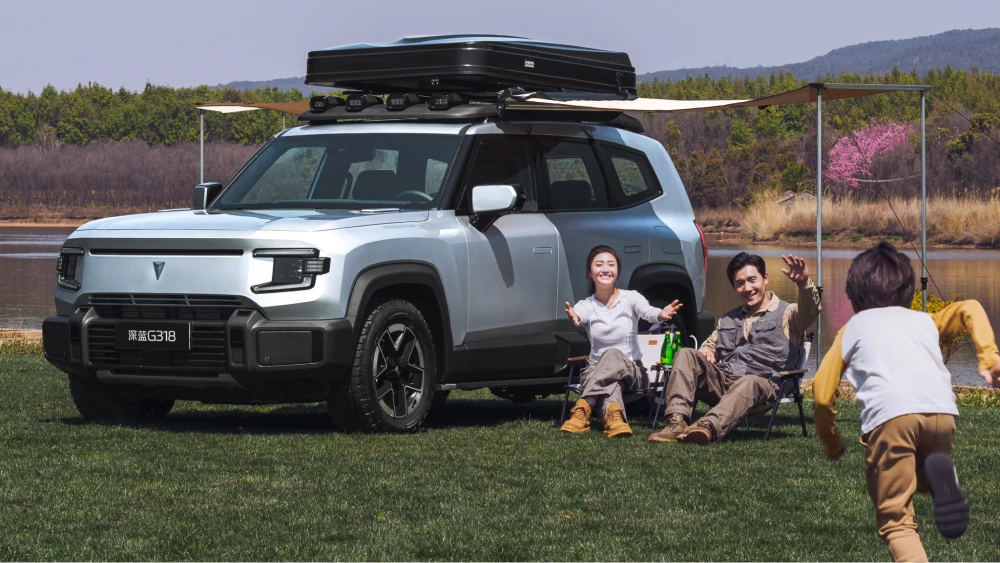 changan deepal g318 внедорожник сбоку спереди голубой