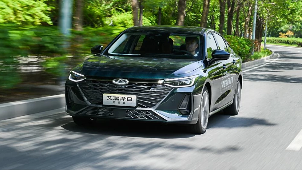 chery arrizo 8 at автомат сбоку спереди зеленый