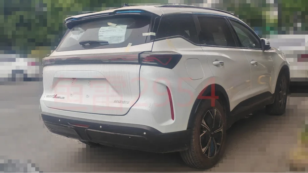 кроссовер chery tiggo 7 pro plus сбоку сзади белый