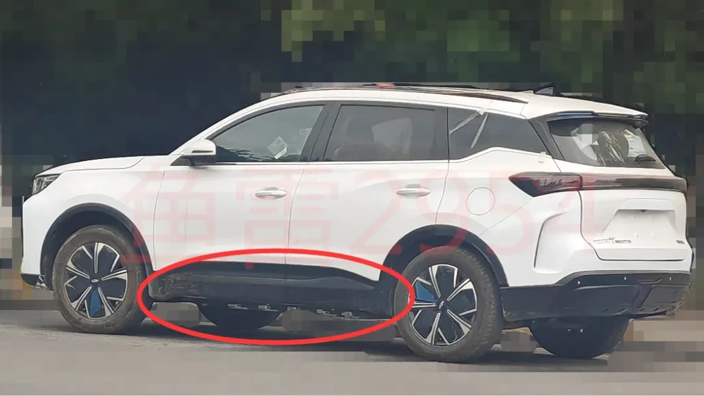 кроссовер chery tiggo 7 pro plus сбоку белый