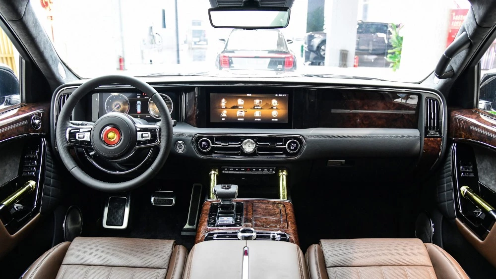 Внедорожник Hongqi LS7 интерьер