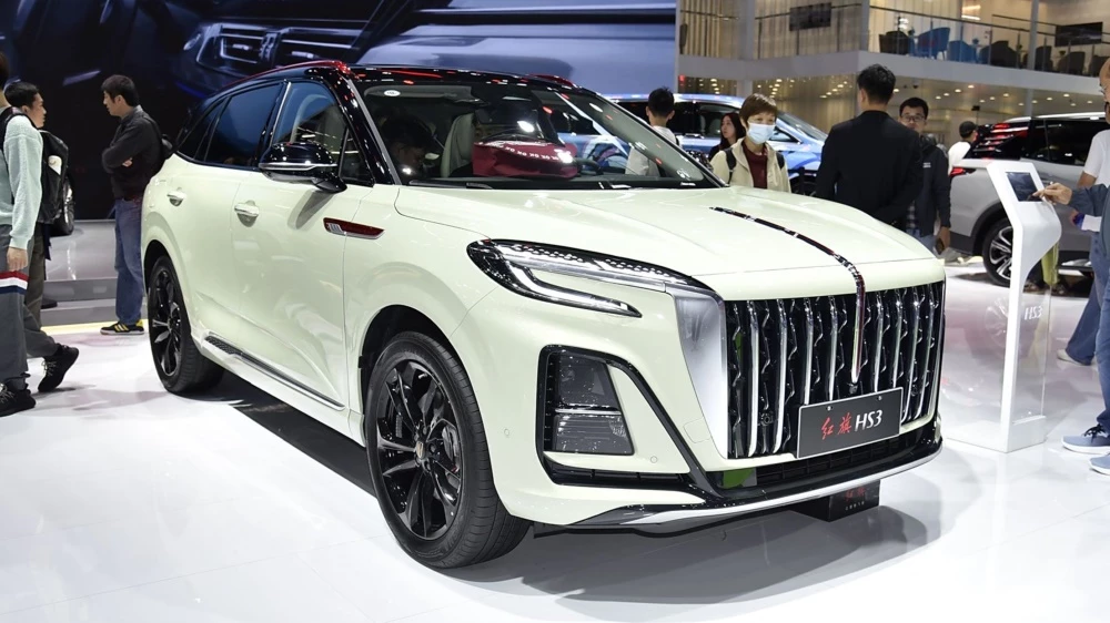 Hongqi HS3 сбоку спереди