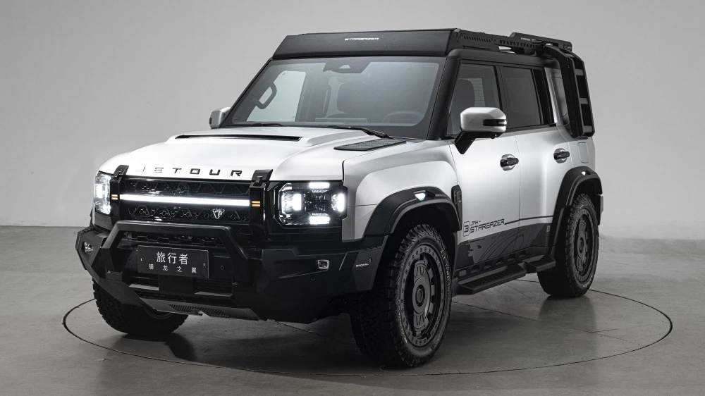 кроссовер Jetour Traveler JMK SDW спереди сбоку