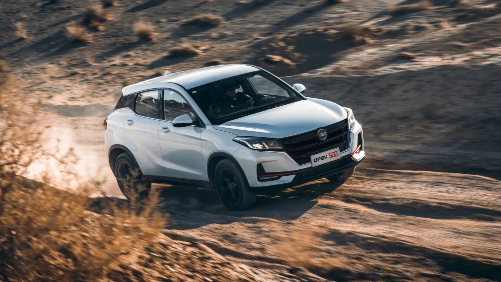 DFSK 500 спереди сбоку в динамике