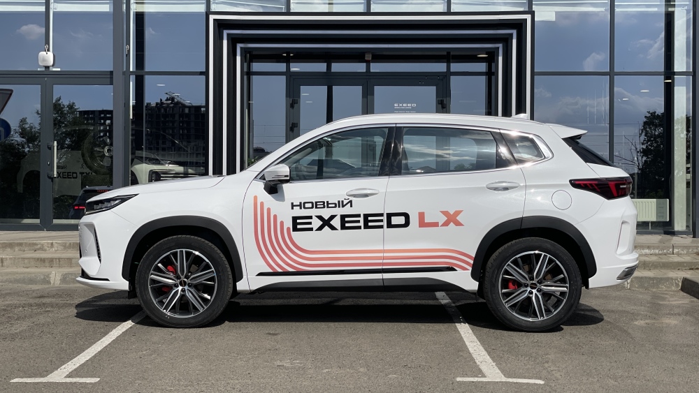 Новый EXEED LX представлен в EXEED-Центре Леон-Авто Север в г. Краснодар сбоку