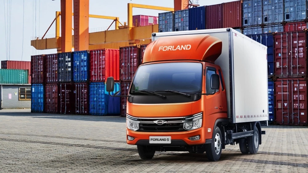 Среднетоннажный грузовик Forland 5 сбоку спереди
