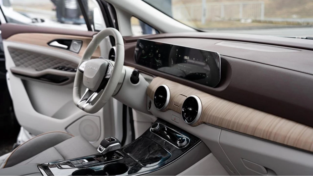 минивэн forthing yacht салон бежевый коричневый фото