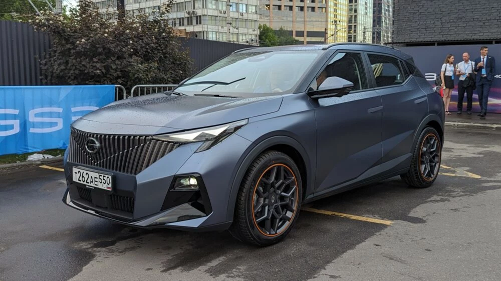 Кроссовер GAC GS3 сбоку спереди