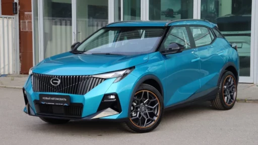 GAC GS3 в салоне шоуруме у дилера купить новый сбоку спереди Автобиография Санкт-Петербург
