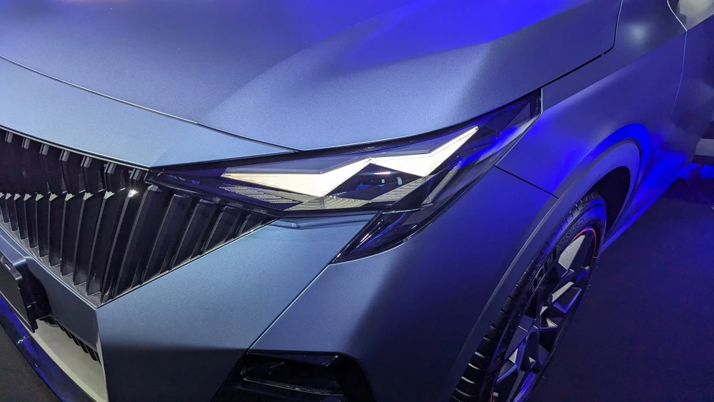 Кроссовер GAC GS3 спереди фары решетка