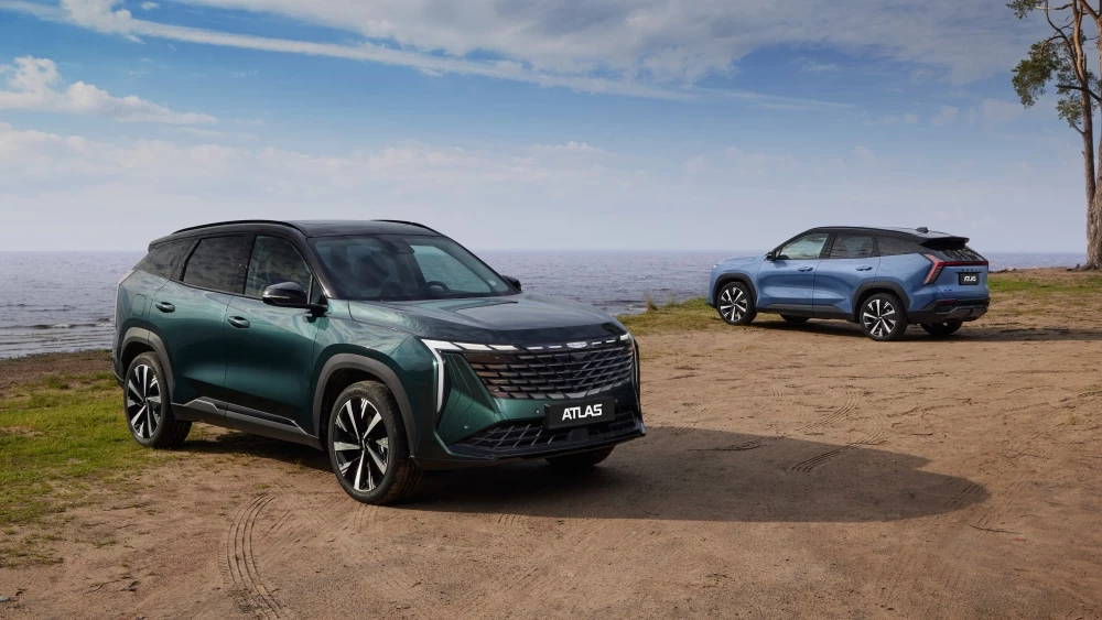 Полный привод с «автоматом». В России стартовали продажи более универсальных Geely Atlas Кроссовер Geely Atlas с полным приводом цена сзади спереди сбоку