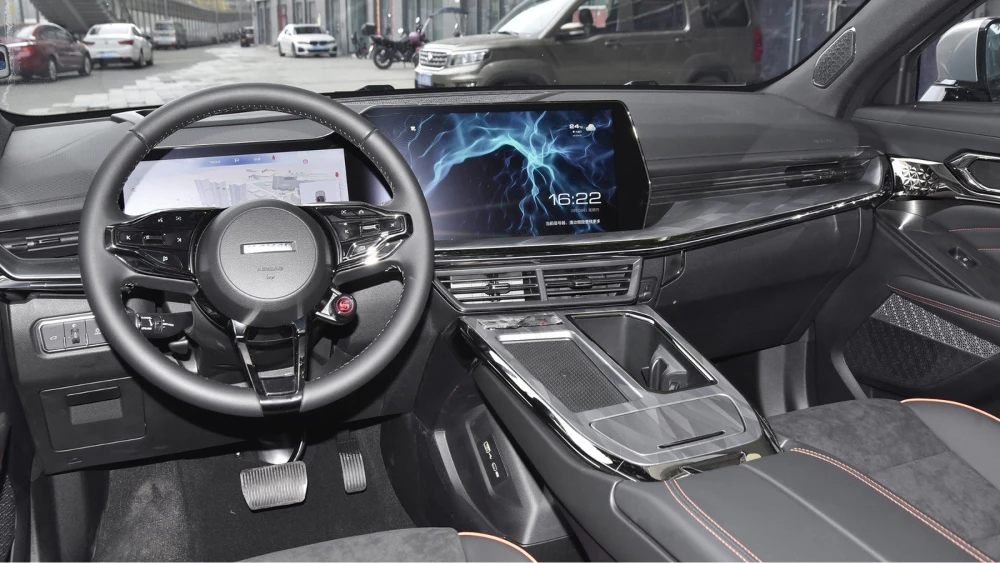 новый кроссовер haval f7 второе поколение haval monster салон черный