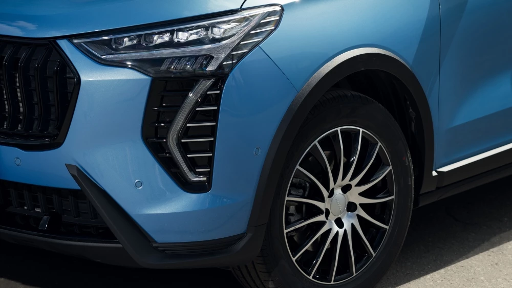 Обновленный кроссовер Haval Jolion спереди оптика решетка
