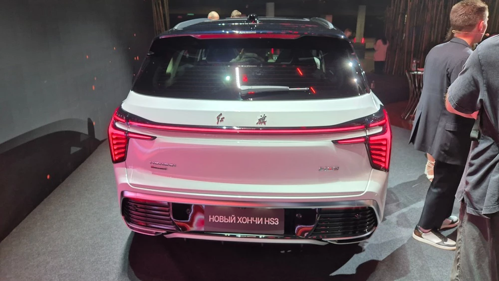 Hongqi HS3 сзади