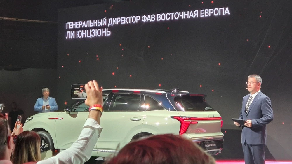 Hongqi HS3 презентация гендиректор FAW Восточная Европа Ли Юнцзюнь