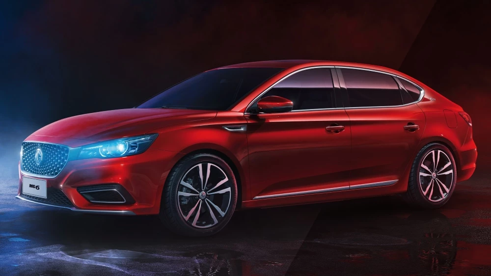 Лифтбек MG 6 для России. Первое знакомство, плюсы и противоречия Лифтбек MG 6 сбоку спереди