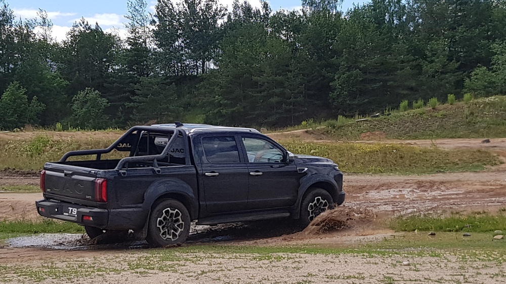 JAC T9 дизельный в Беларуси тест сзади сбоку в динамике