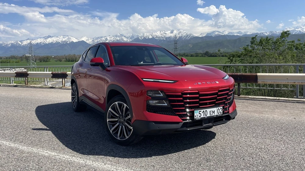 Jetour Dashing в Казахстане тест-драйв спереди сбоку