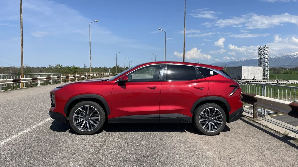 Jetour Dashing в Казахстане тест-драйв сбоку