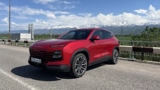 Jetour Dashing в Казахстане тест-драйв спереди сбоку