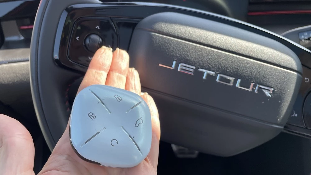 Jetour Dashing в Казахстане тест-драйв салон интерьер ключ рулевое колесо