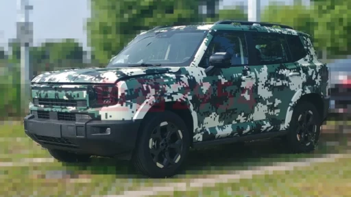 jetour t1 кроссовер сбоку спереди камуфляж шпионский снимок