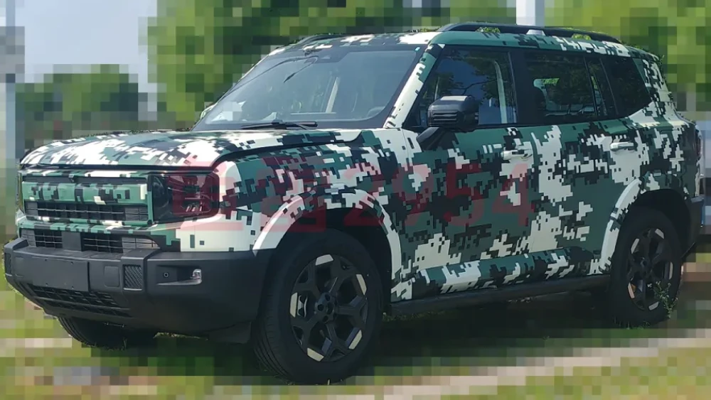 кроссовер Jetour T1 сбоку спереди камуфляж