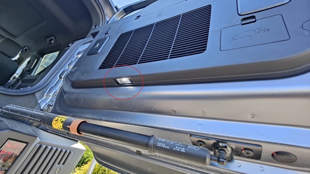 Jetour T2 задняя дверь изнутри подсветка тест Мишина