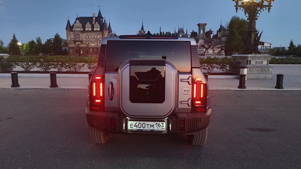 Jetour T2 тест Мишина сзади ночная подсветка фонари ДХО