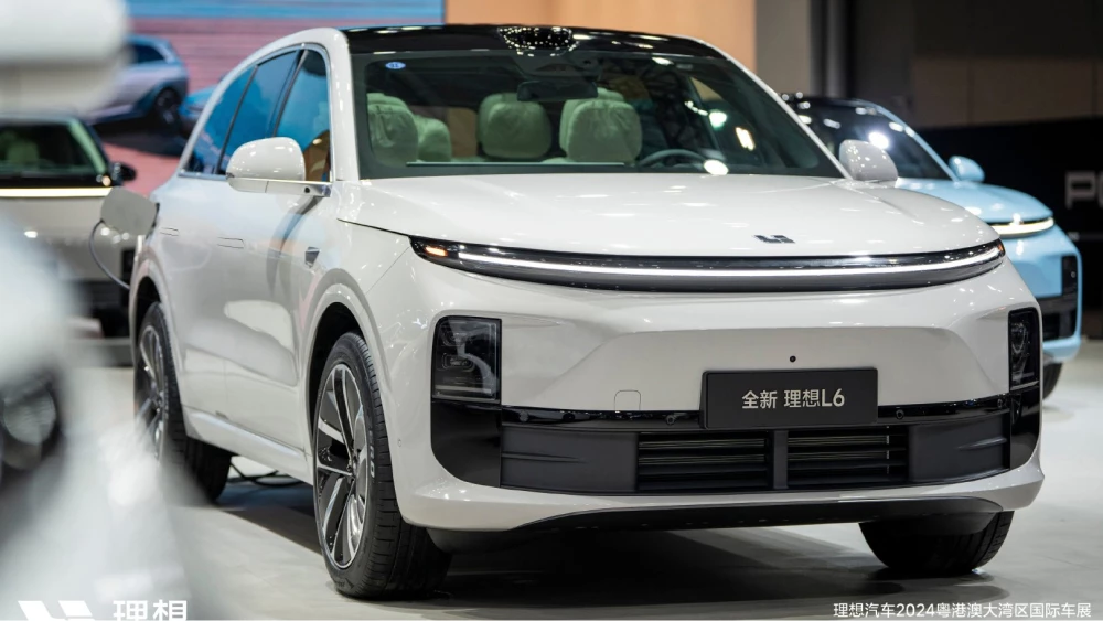 li auto lixiang l6 сбоку спереди белый