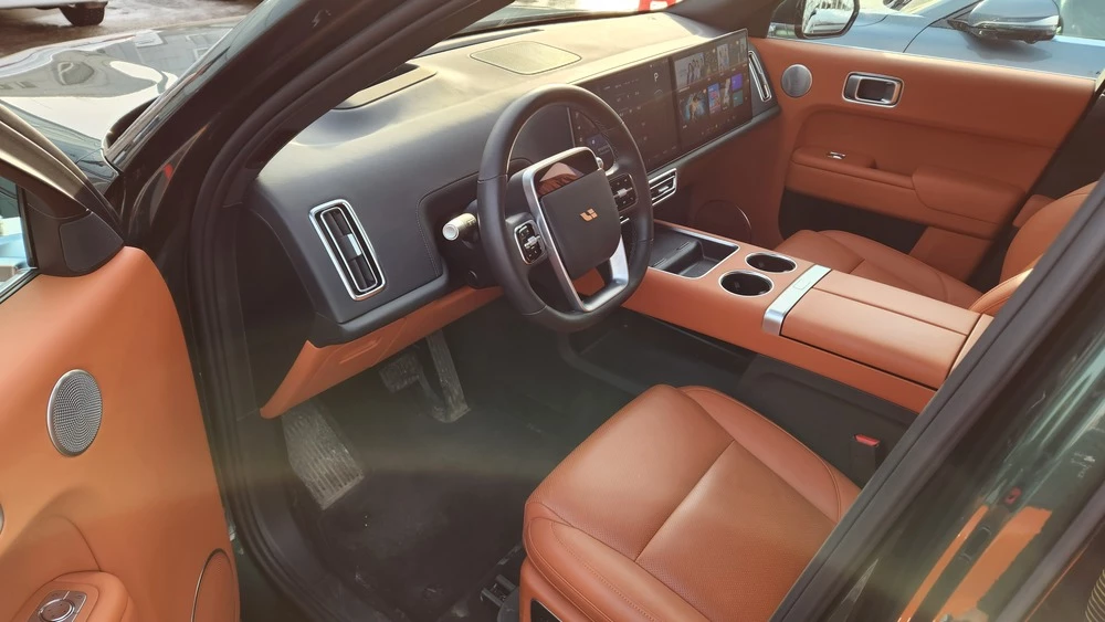 Lixiang Li L9 салон интерьер сиденья первый ряд