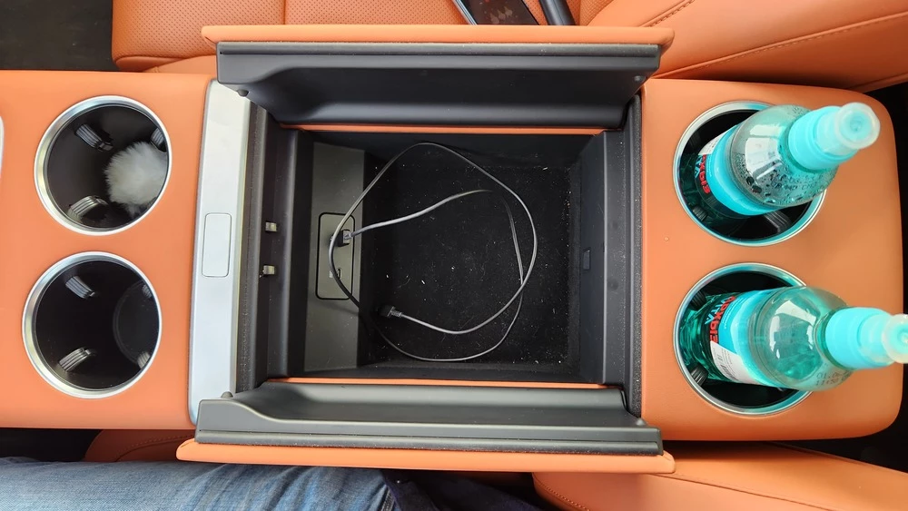 Lixiang Li L9 салон интерьер центральный тоннель