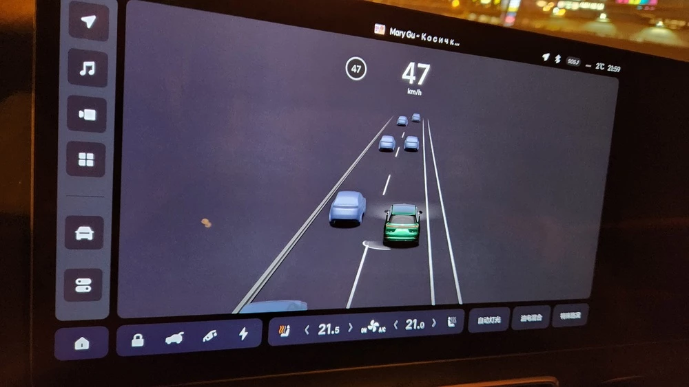 центральный экран медиасистема мультимедиа лидар круиз-контроль