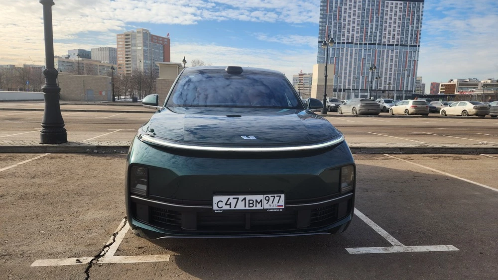 Lixiang Li L9 спереди