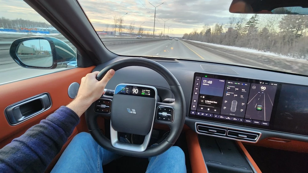 Lixiang Li L9 салон интерьер место водителя за рулем