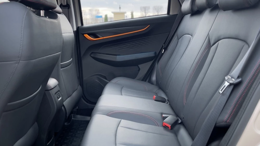 Livan X3 Pro тест салон интерьер сиденья второй ряд