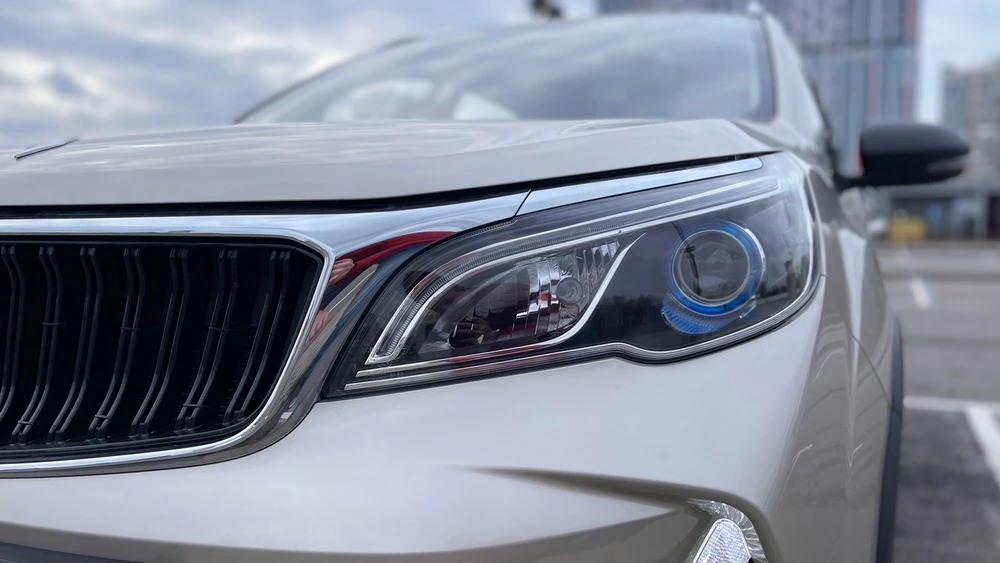 Livan X3 Pro тест спереди фары