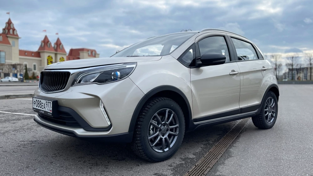 Livan X3 Pro тест спереди сбоку