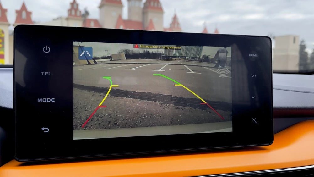 Livan X3 Pro тест салон интерьер мультимедиа медиасистема камера заднего вида