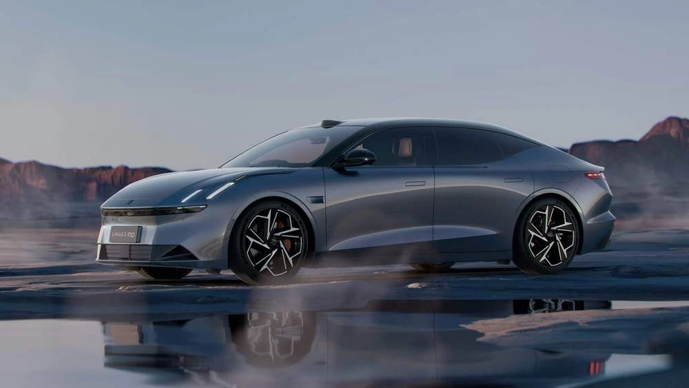 Электрический седан Lynk & Co Z10 сбоку