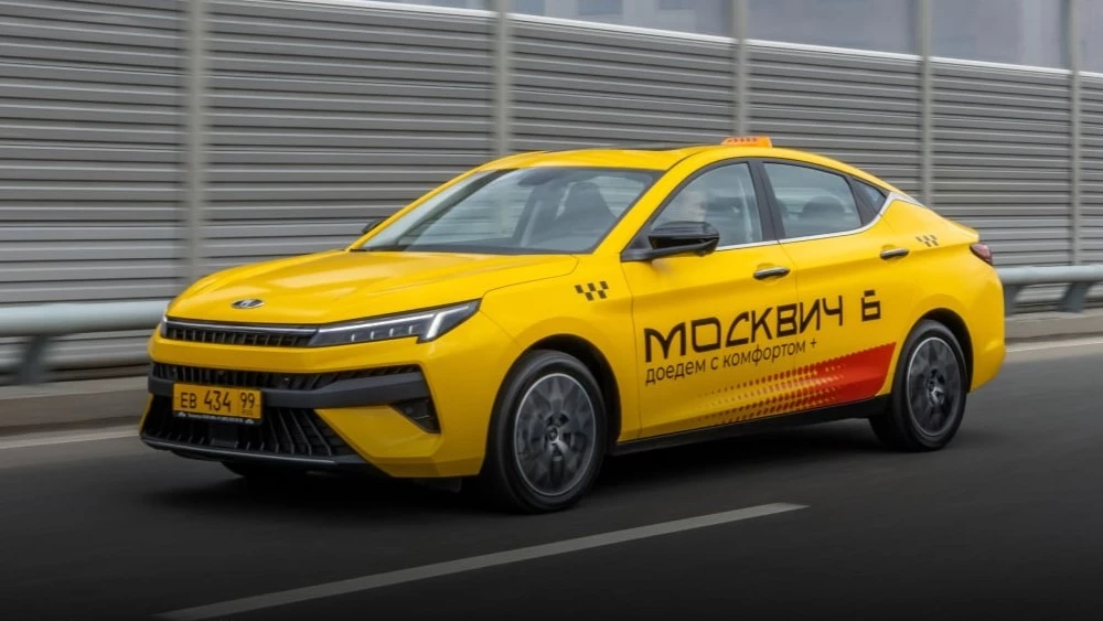 Москвич 6 в динамике в такси сбоку спереди