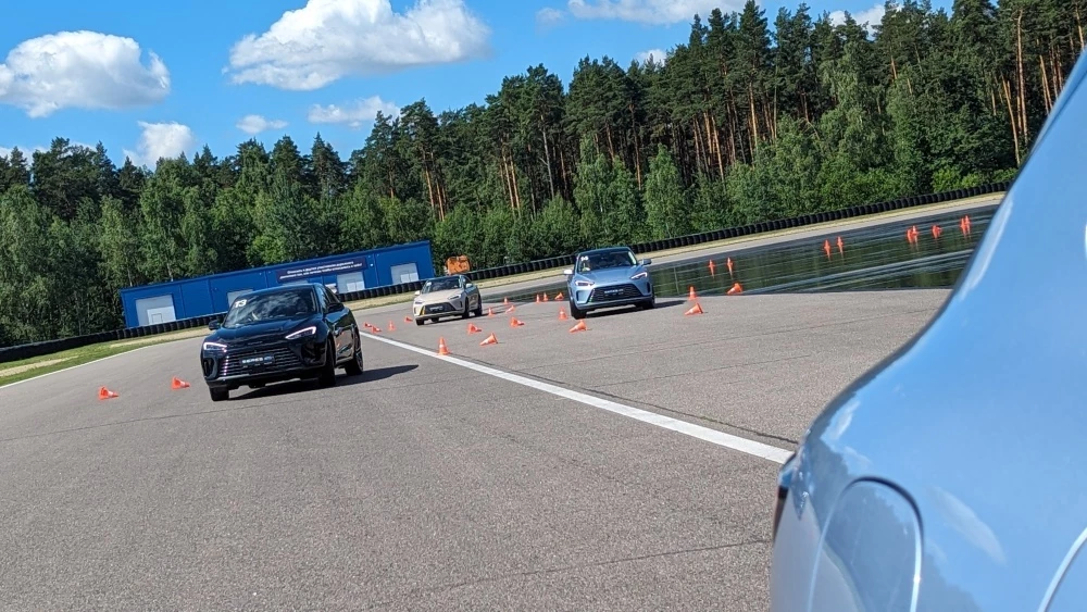 Seres M5 на автодроме ФСО в динамике