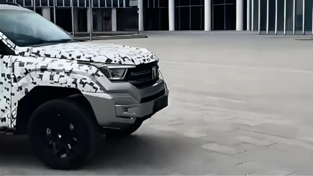 дизельный внедорожник tank 400 сбоку спереди