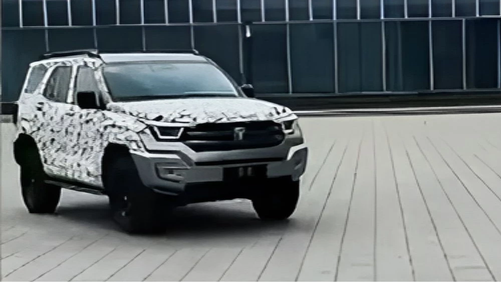 дизельный внедорожник tank 400 сбоку спереди шпионские снимки