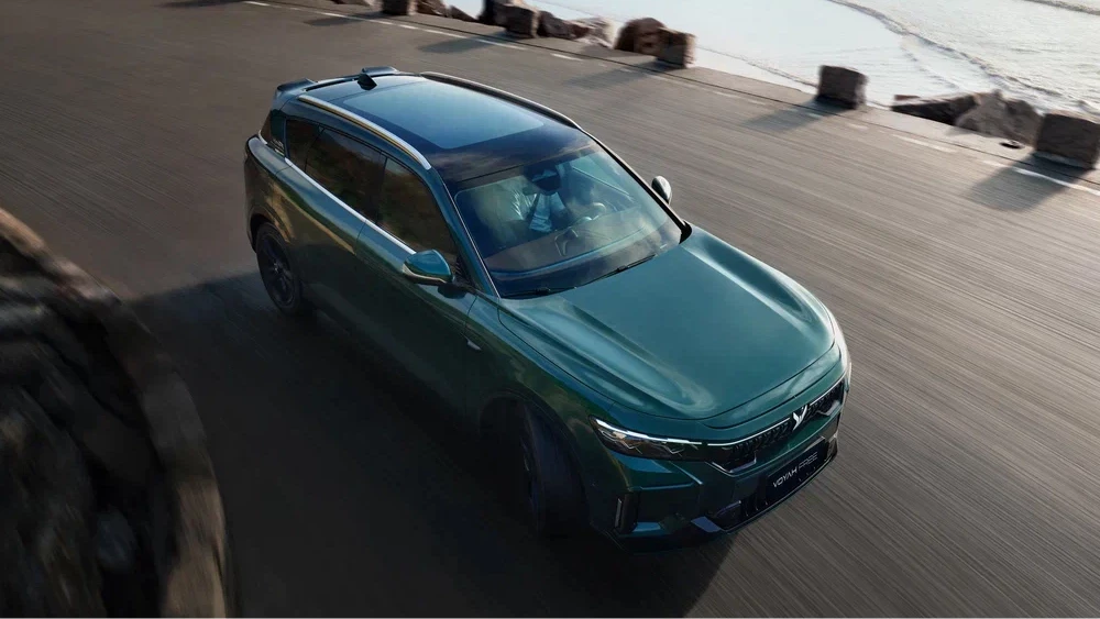 кроссовер voyah free sport edition гибрид зеленй сбоку спереди сверху