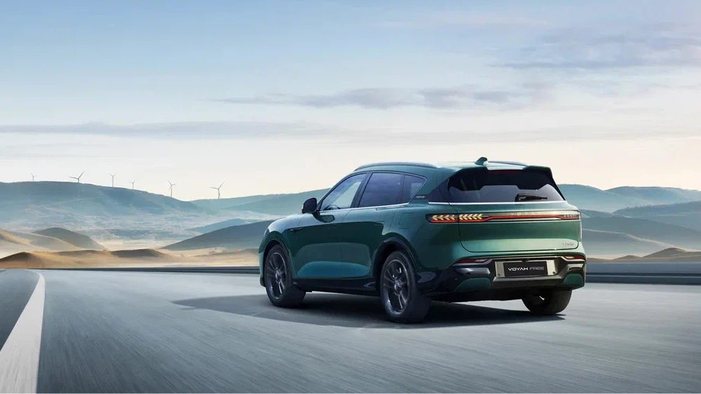 voyah free sport edition кроссовер гибрид сзади сбоку зеленый