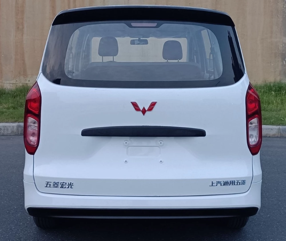 Минивэн Wuling Hongguang китайский ларгус сзади