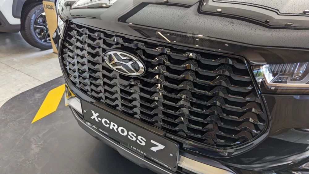 Xcite X-Cross 7 решетка радиатора логотип
